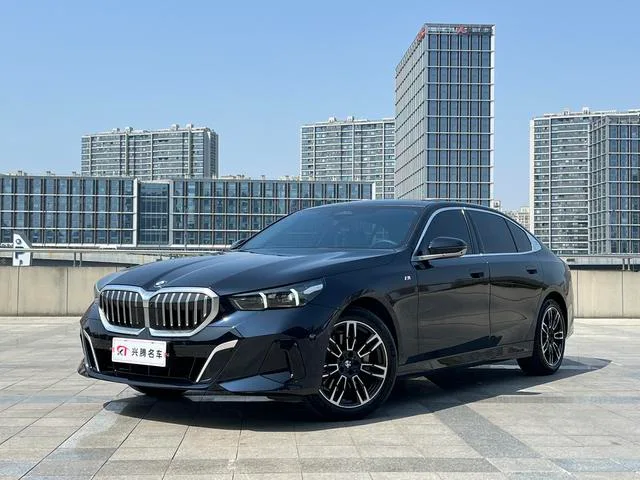 5 Series 2 Modelo 2025, 530Li, versión Leading, paquete M Sport - Image 1