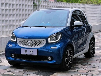 fortwo 2016, 0,9 T, 66 kW, version Pioneer toit rigide