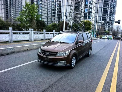 730 2016 1.5L manuel de luxe 7 places