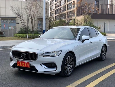 S60 PHEV 2021 version de luxe hybride à quatre roues motrices rechargeables T8
