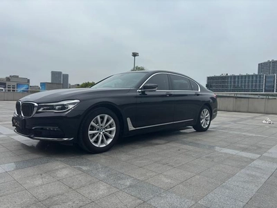 7 Series 2016 730Li líder