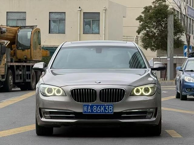 BMW 7 Series 2014 730Li Premium Class exterior photo 2 BMW 7 Series 2014 730Li Premium Class exterior photo 2