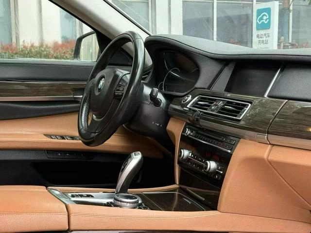 BMW 7 Series 2014 730Li Premium Class interior photo 6 BMW 7 Series 2014 730Li Premium Class interior photo 6