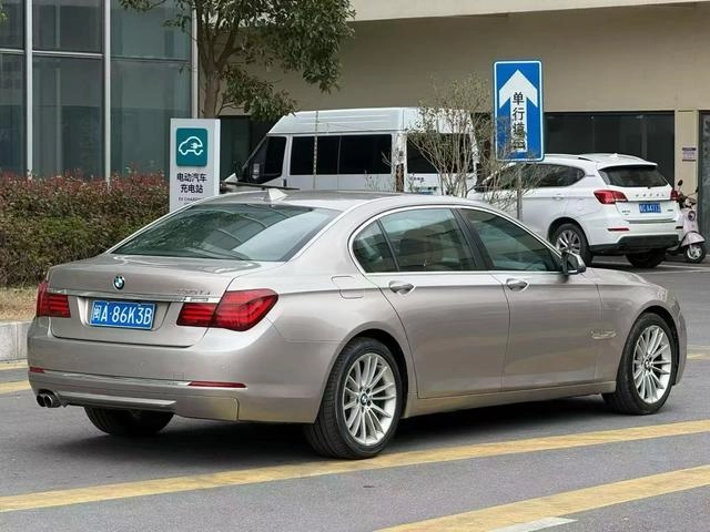 BMW 7 Series 2014 730Li Premium Class interior photo 9 BMW 7 Series 2014 730Li Premium Class interior photo 9