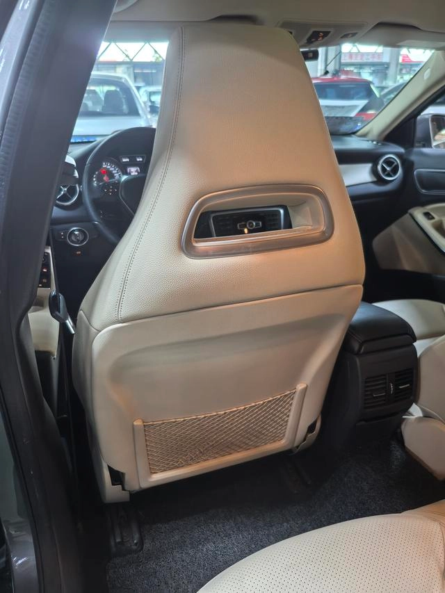 Mercedes-Benz GLA 2015 GLA 200 Fashionable interior photo 12 Mercedes-Benz GLA 2015 GLA 200 Fashionable interior photo 12