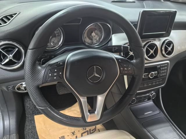 Mercedes-Benz GLA 2015 GLA 200 Fashionable interior photo 16 Mercedes-Benz GLA 2015 GLA 200 Fashionable interior photo 16