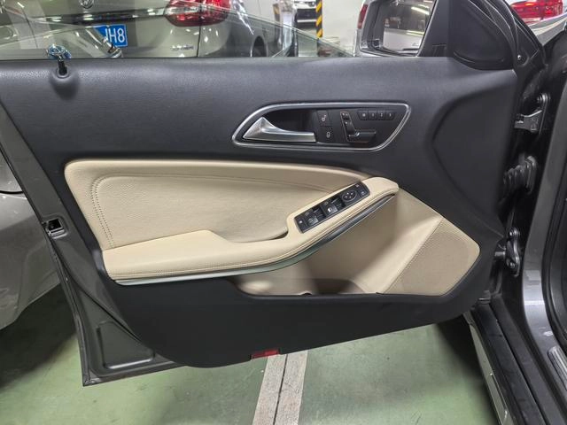 Mercedes-Benz GLA 2015 GLA 200 Fashionable interior photo 20 Mercedes-Benz GLA 2015 GLA 200 Fashionable interior photo 20