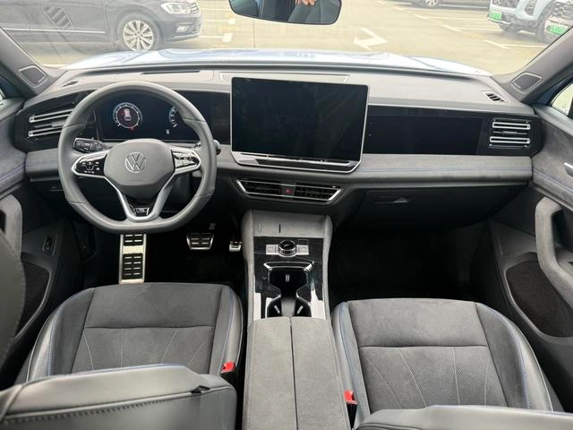 Volkswagen Tiguan L 2024 Pro 330TSI Two-wheel drive R-Line Intelligent Supreme Edition interior photo 9 Volkswagen Tiguan L 2024 Pro 330TSI Two-wheel drive R-Line Intelligent Supreme Edition interior photo 9