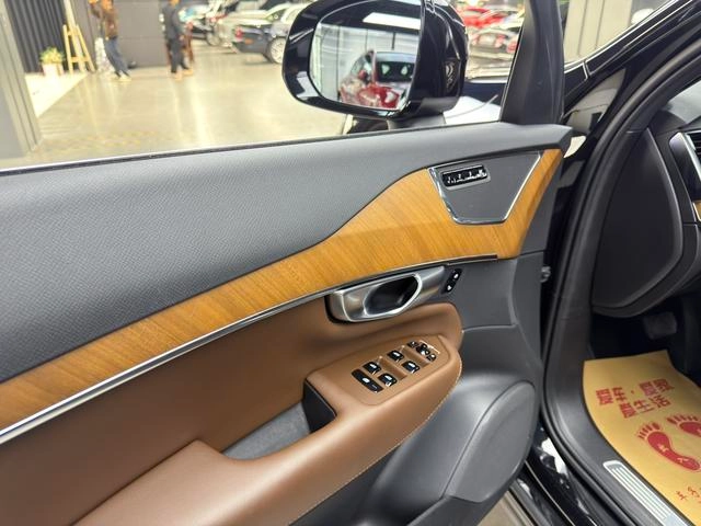 Volvo XC90 2024 B6 Edición Zhiyi Deluxe 7 Asiento exterior foto 8 Volvo XC90 2024 B6 Edición Zhiyi Deluxe 7 Asiento exterior foto 8