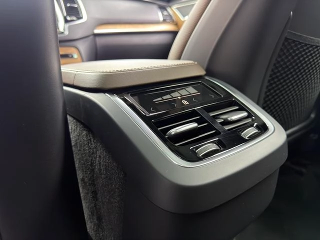 Volvo XC90 2024 B6 Edición Zhiyi Deluxe 7 Asiento interior foto 18 Volvo XC90 2024 B6 Edición Zhiyi Deluxe 7 Asiento interior foto 18