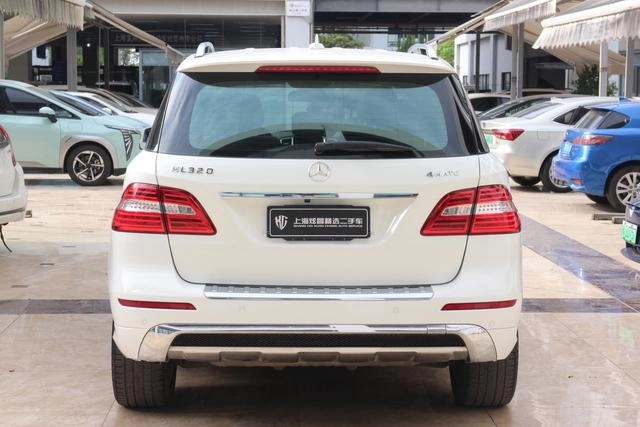 Mercedes-Benz M-Class 2014 ML 320 4MATIC interior photo 13 Mercedes-Benz M-Class 2014 ML 320 4MATIC interior photo 13