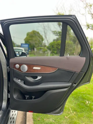 Mercedes-Benz GLC 2021 GLC 300 L 4MATIC Dynamic interior photo 14 Mercedes-Benz GLC 2021 GLC 300 L 4MATIC Dynamic interior photo 14