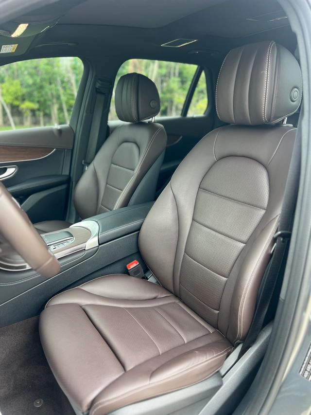 Mercedes-Benz GLC 2021 GLC 300 L 4MATIC Dynamic interior photo 17 Mercedes-Benz GLC 2021 GLC 300 L 4MATIC Dynamic interior photo 17