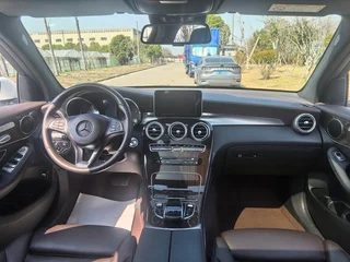 Mercedes-Benz GLC 2019 GLC 260 L 4MATIC Luxury type interior photo 9 Mercedes-Benz GLC 2019 GLC 260 L 4MATIC Luxury type interior photo 9