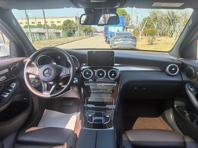 Mercedes-Benz GLC 2019 GLC 260 L 4MATIC Luxury type interior photo 9 Mercedes-Benz GLC 2019 GLC 260 L 4MATIC Luxury type interior photo 9