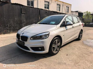 BMW 2 Series Touring 2016 218i Traje de diseño deportivo