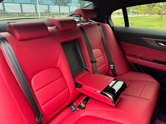 Jaguar XEL 2023 2.0T 250PS R-DYNAMIC S Enterprising Sports Edition interior photo 17