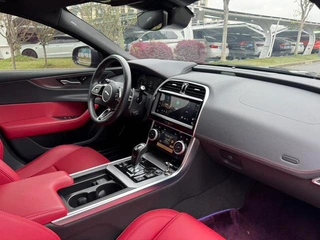 Jaguar XEL 2023 2.0T 250PS R-DYNAMIC S Enterprising Sports Edition interior photo 18