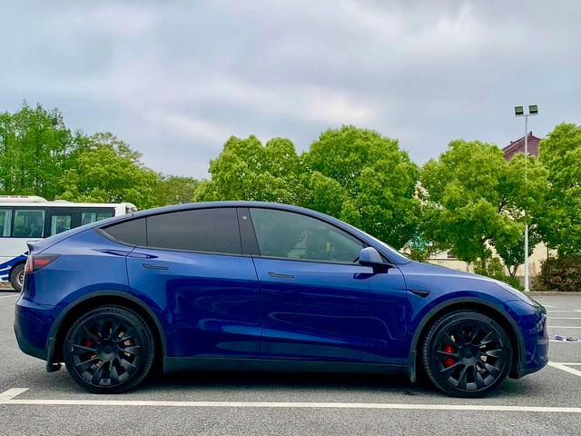 Tesla Model Y 2021 Long endurance all-wheel drive version exterior photo 4