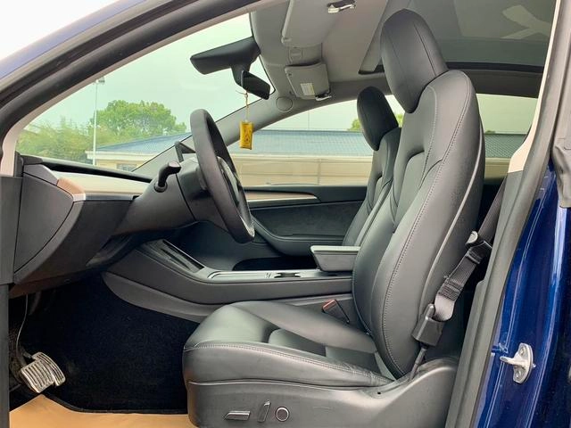 Tesla Model Y 2021 Long endurance all-wheel drive version interior photo 18