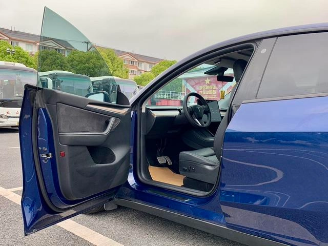 Tesla Model Y 2021 Long endurance all-wheel drive version interior photo 19