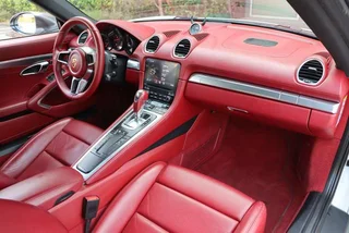 Porsche 718 2016 Cayman 2.0T interior foto 12 Porsche 718 2016 Cayman 2.0T interior foto 12