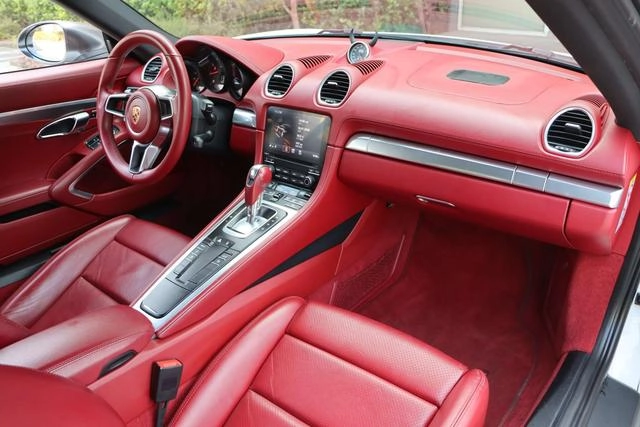Porsche 718 2016 Cayman 2.0T interior foto 12 Porsche 718 2016 Cayman 2.0T interior foto 12