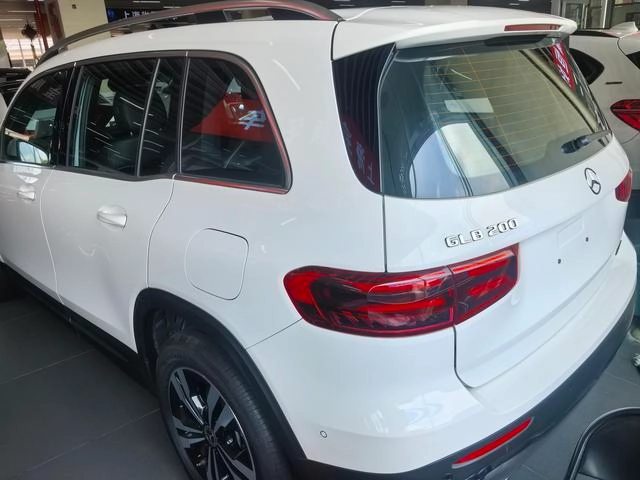 Mercedes-Benz GLB 2024 Модификация GLB 200 Динамичный тип интерьер фото 7