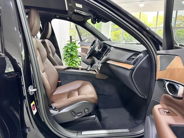 Volvo XC90 2023 B5 Zhixing Deluxe Edition 7 seat interior photo 14 Volvo XC90 2023 B5 Zhixing Deluxe Edition 7 seat interior photo 14