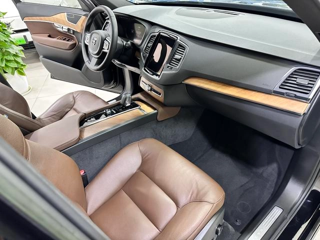 Volvo XC90 2023 B5 Zhixing Deluxe Edition 7 seat interior photo 15 Volvo XC90 2023 B5 Zhixing Deluxe Edition 7 seat interior photo 15