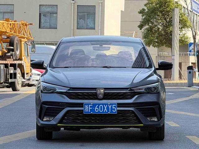 Roewe i5 2021 1.5L CVT Edición de platino exterior foto 2 Roewe i5 2021 1.5L CVT Edición de platino exterior foto 2