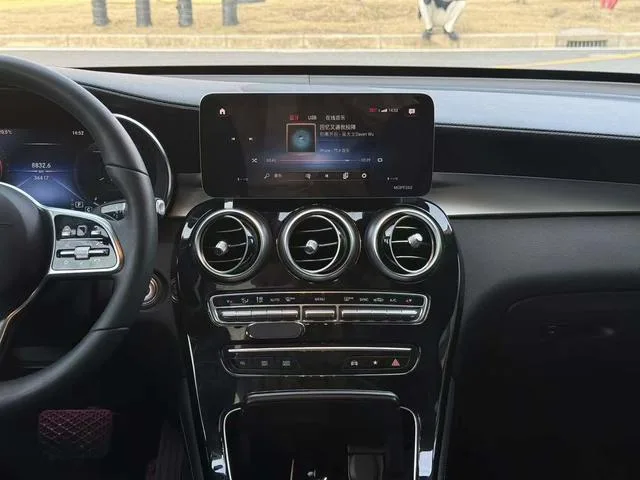 Mercedes-Benz GLC 2020 GLC 300 L 4MATIC Dynamic interior photo 6 Mercedes-Benz GLC 2020 GLC 300 L 4MATIC Dynamic interior photo 6