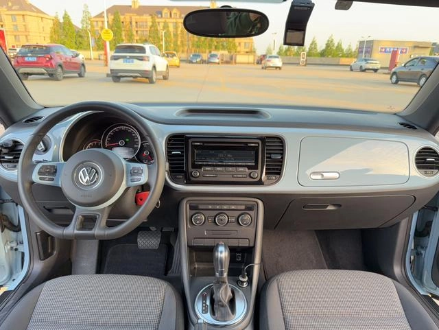 Volkswagen Beetle 2015 280TSI interior photo 9 Volkswagen Beetle 2015 280TSI interior photo 9