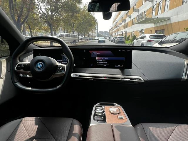BMW iX 2022 xDrive40 interior photo 8 BMW iX 2022 xDrive40 interior photo 8