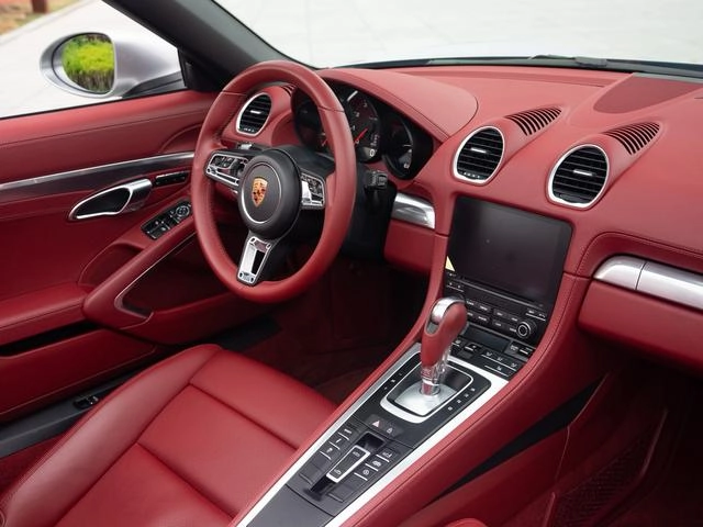 Porsche 718 2020 Boxster 2.0T interior photo 14 Porsche 718 2020 Boxster 2.0T interior photo 14