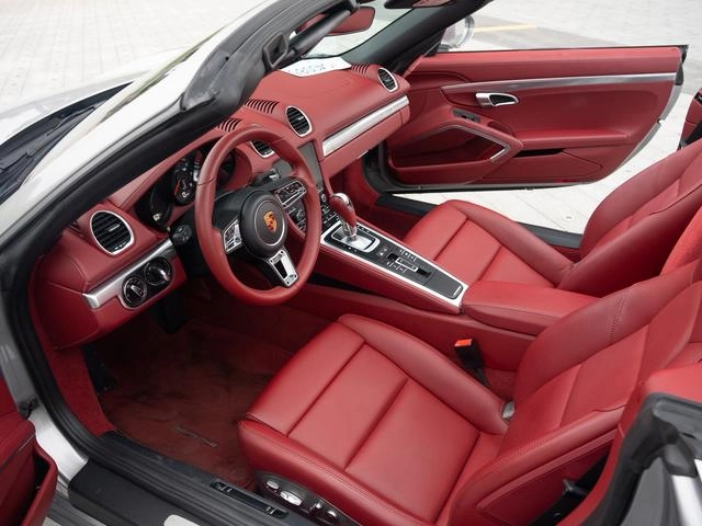 Porsche 718 2020 Boxster 2.0T interior photo 15 Porsche 718 2020 Boxster 2.0T interior photo 15