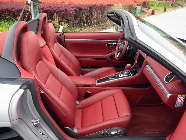 Porsche 718 2020 Boxster 2.0T interior photo 19 Porsche 718 2020 Boxster 2.0T interior photo 19