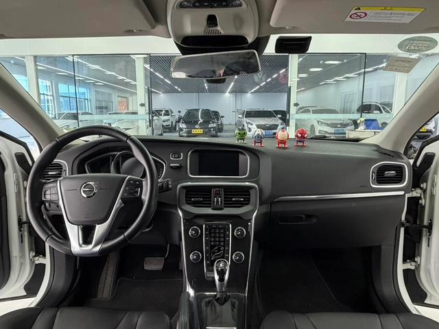 Volvo V40 2017 T3 Zhiyi Edition interior photo 10 Volvo V40 2017 T3 Zhiyi Edition interior photo 10