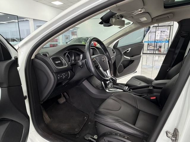 Volvo V40 2017 T3 Zhiyi Edition interior photo 11 Volvo V40 2017 T3 Zhiyi Edition interior photo 11