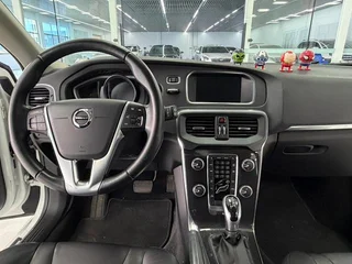 Volvo V40 2017 T3 Zhiyi Edition interior photo 13 Volvo V40 2017 T3 Zhiyi Edition interior photo 13