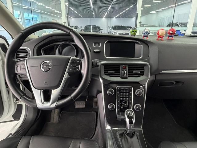 Volvo V40 2017 T3 Zhiyi Edition interior photo 13 Volvo V40 2017 T3 Zhiyi Edition interior photo 13