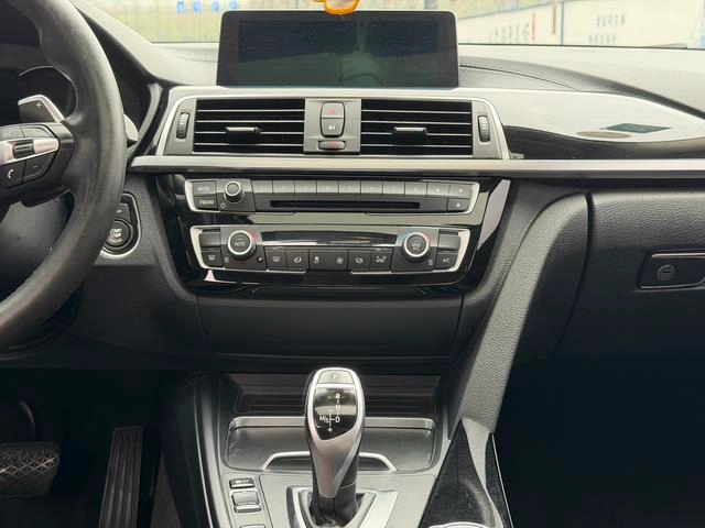 BMW 3 Series 2018 320Li Leading Type M Sports suit interior photo 13 BMW 3 Series 2018 320Li Leading Type M Sports suit interior photo 13