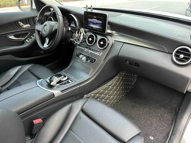 Mercedes-Benz C-Class 2015 Mise à jour C 180 L Sportif intérieur photo 7 Mercedes-Benz C-Class 2015 Mise à jour C 180 L Sportif intérieur photo 7