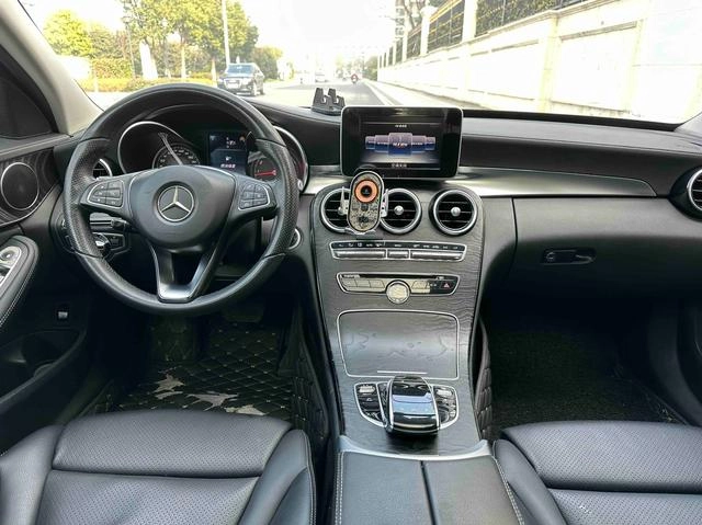 Mercedes-Benz C-Class 2015 Mise à jour C 180 L Sportif intérieur photo 10 Mercedes-Benz C-Class 2015 Mise à jour C 180 L Sportif intérieur photo 10