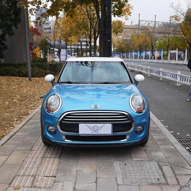 MINI 2015 1.5T COOPER Fun Пятидверная версия экстерьер фото 2 MINI 2015 1.5T COOPER Fun Пятидверная версия экстерьер фото 2