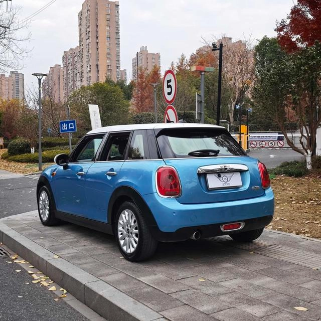 MINI 2015 1.5T COOPER Fun Пятидверная версия экстерьер фото 4 MINI 2015 1.5T COOPER Fun Пятидверная версия экстерьер фото 4