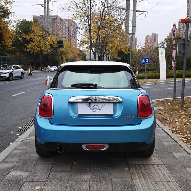 MINI 2015 1.5T COOPER Fun Пятидверная версия экстерьер фото 5 MINI 2015 1.5T COOPER Fun Пятидверная версия экстерьер фото 5