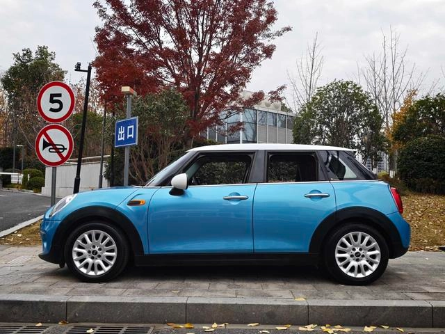 MINI 2015 1.5T COOPER Fun Пятидверная версия экстерьер фото 6 MINI 2015 1.5T COOPER Fun Пятидверная версия экстерьер фото 6