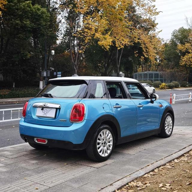 MINI 2015 1.5T COOPER Fun Пятидверная версия экстерьер фото 10 MINI 2015 1.5T COOPER Fun Пятидверная версия экстерьер фото 10
