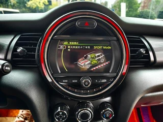 MINI 2015 1.5T COOPER Fun Пятидверная версия интерьер фото 12 MINI 2015 1.5T COOPER Fun Пятидверная версия интерьер фото 12